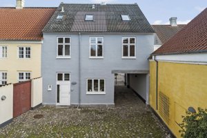 Set fra baggården
