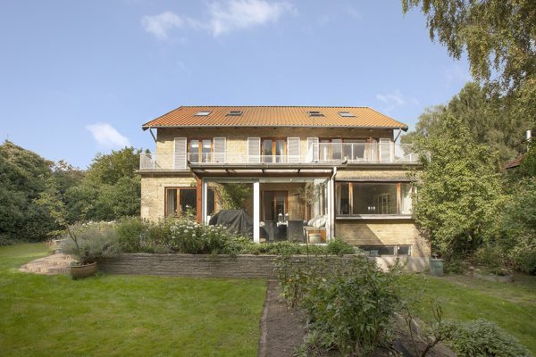Facade set fra haven
