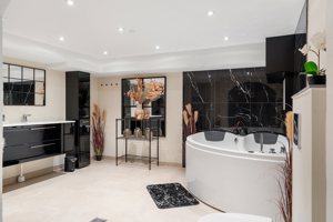 Badeværelse med spa