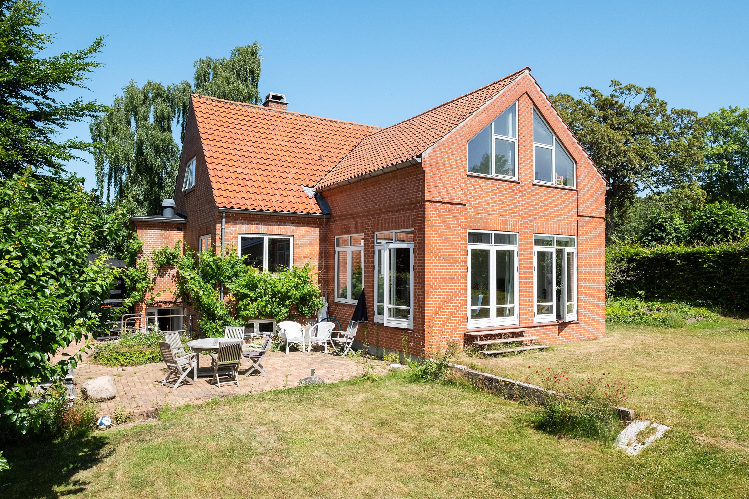 Hus, 215 m², grund 985 m²