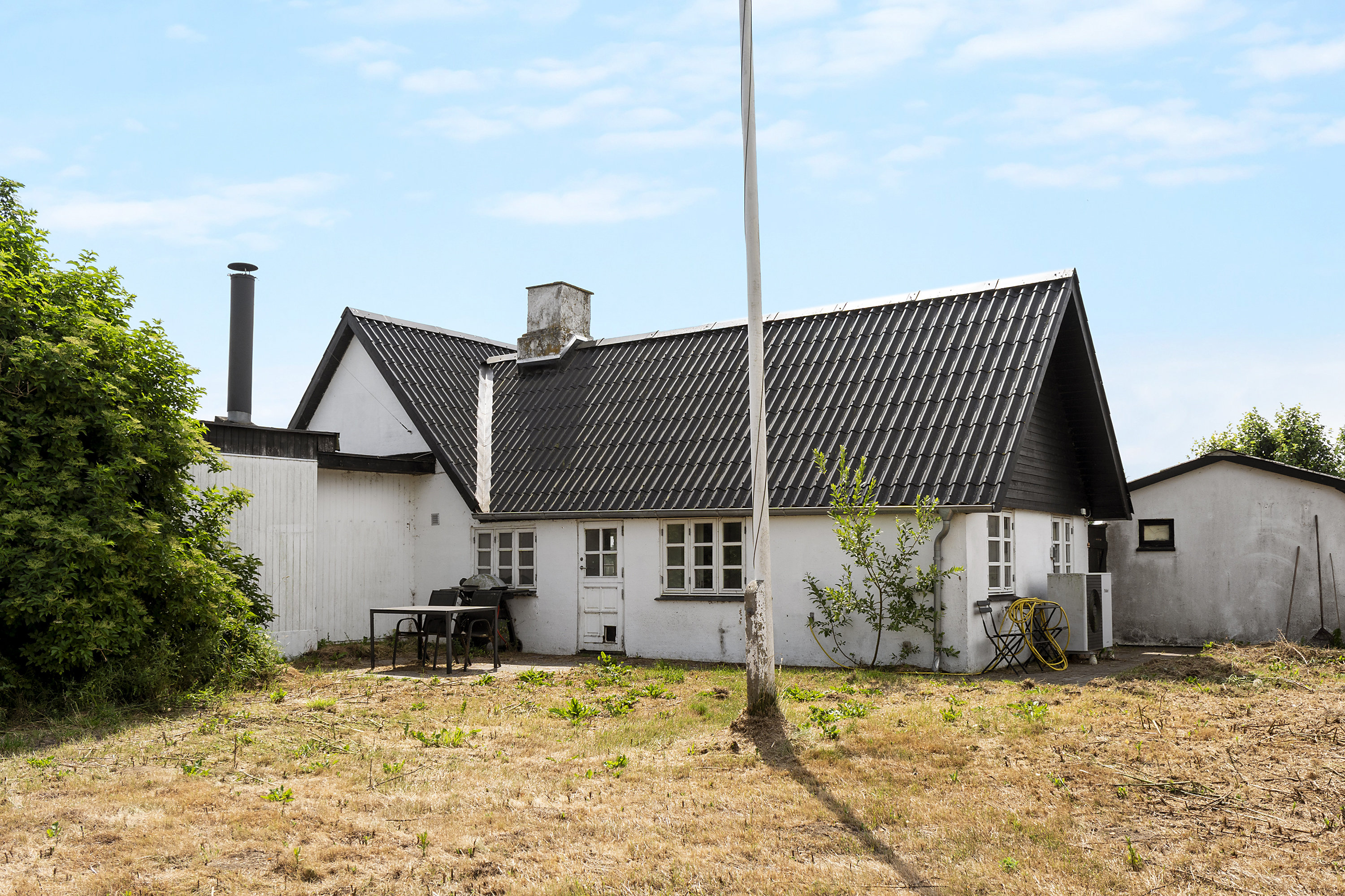 Villa på Tryggevældevej 1 4652 Hårlev.